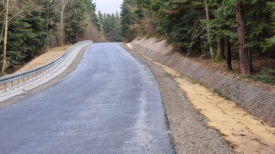 Stabilizacja osuwiska i odbudowa drogi w Bratkówce zakończona. Bezpieczny przejazd przywrócony