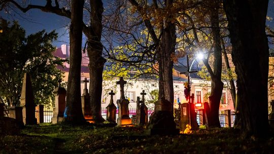 Stary Cmentarz w Krośnie. Historia zapisana w kamieniu [ZDJĘCIA]