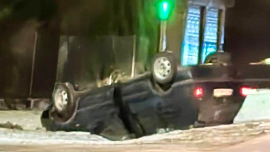 Stracił panowanie nad pojazdem i dachował Stracił panowanie nad pojazdem i dachował