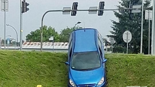 Stracił panowanie nad pojazdem i wjechał do rowu
