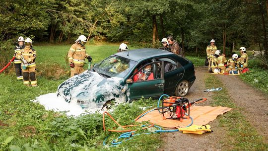 Strażacy i policjanci ćwiczyli pod Zamkiem Kamieniec [ZDJĘCIA]