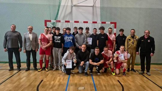 Strażacy na sportowo. Gminny Turniej Halowej Piłki Nożnej OSP w Korczynie