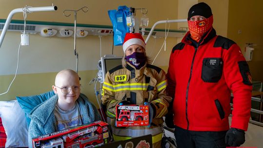 Strażacy odwiedzili małych pacjentów Kliniki Onkohematologii w Rzeszowie