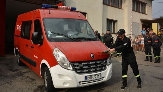 Strażacy OSP Poraj z Renault Master, a Żuk będzie zabytkiem