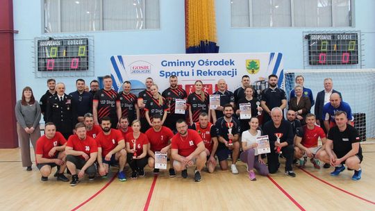 Strażacy pod siatką. XV Gminny Turniej Piłki Siatkowej Drużyn OSP w Jedliczu