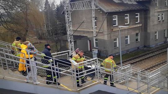 Strażacy PSP i OSP z Krosna i powiatu krośnieńskiego pomagają uchodźcom z Ukrainy
