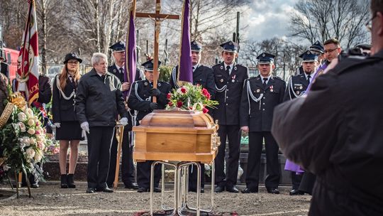 Strażacy, rodzina i przyjaciele pożegnali ppłk poż. Stanisława Wilka