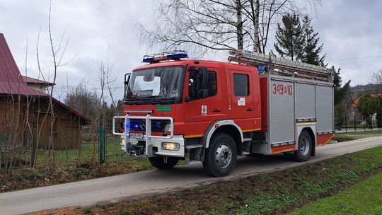 Strażacy siłowo weszli do domu. Na pomoc było za późno