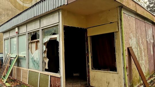 Strażacy wezwani do pożarów na terenie Krosna. Zaprószenie ognia i podpalenie