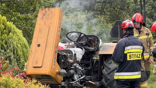 Strażacy wezwani do pożaru ciągnika rolniczego w Komborni