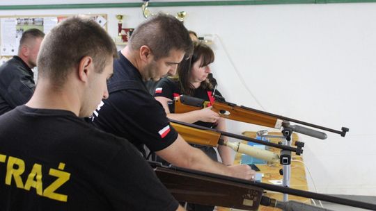 Strażacy z Gminy Jedlicze rywalizowali na strzelnicy sportowej
