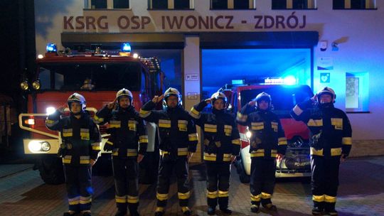 Strażacy z wielu jednostek oddali hołd zmarłym w wypadku druhom
