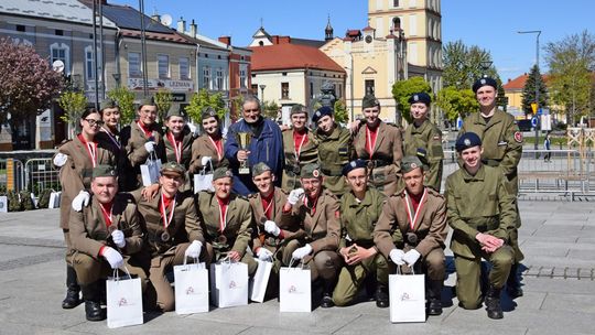 Sukces licealistów z Rymanowa na wojewódzkim przeglądzie musztry w Leżajsku