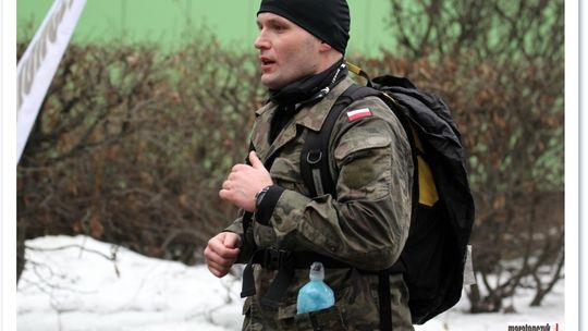 Sukces policjanta z Krosna w Półmaratonie Komandosa