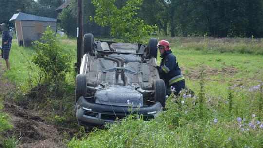 SULISTROWA: Chciał uniknąć zderzenia z innym autem. Dachował
