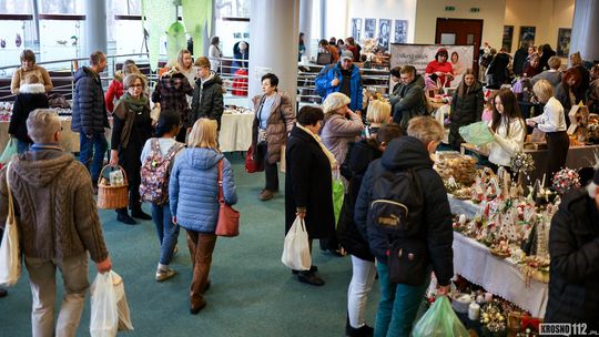 Świąteczna atmosfera wypełnia RCKP. Trwa jubileuszowy 20. Kiermasz Świąteczny w Krośnie