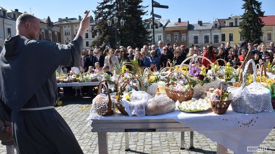 Święcenie pokarmów na krośnieńskim rynku. Zobaczcie zdjęcia
