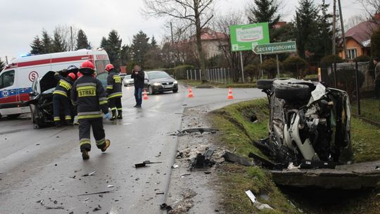 ŚWIERZOWA POLSKA: Zderzenie samochodów. Pięć osób w szpitalu