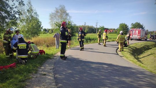 ? Świerzowa Polska. Zderzenie samochodu z motorowerzystą. 70-latek przewieziony do szpitala