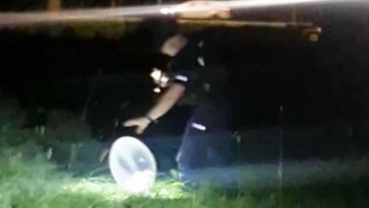 Świetlisty obiekt wylądował w Moderówce. Policja wyjaśnia: to tylko balon weselny