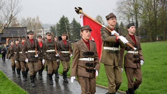 Święto 21. Brygady Strzelców Podhalańskich. Młodzież z liceum w Rymanowie z pokazem musztry paradnej