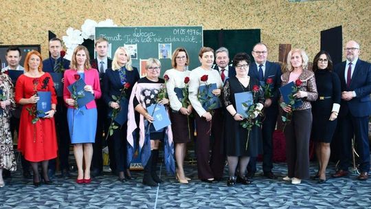 Święto Edukacji w Powiecie Krośnieńskim – nagrody, stypendia i podziękowania