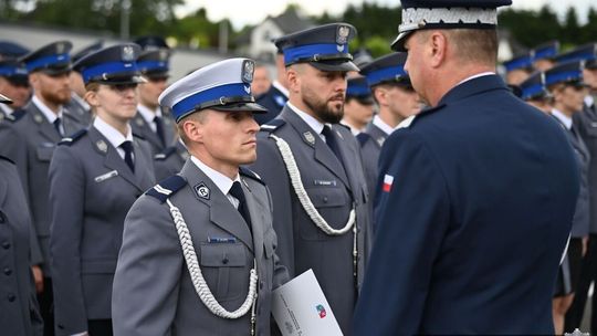 Święto Policji w Zaczerniu: 16 nowych funkcjonariuszy złożyło ślubowanie, wręczono odznaczenia i awanse