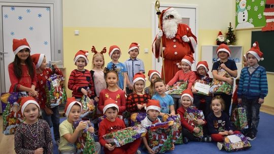 Święty Mikołaj odwiedził przedszkolaków w nowych oddziałach przedszkolnych z gminy Wojaszówka