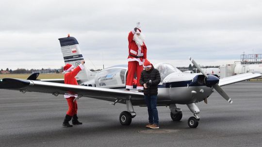 Święty Mikołaj znów wyląduje w Krośnie! Mija 20 lat niezwykłej tradycji