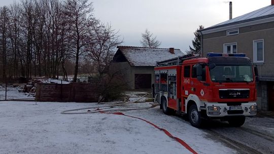 SZCZEPAŃCOWA: Zadymienie w budynku gospodarczym