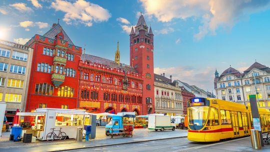 Szwajcarski poradnik podróżnika: Jak zaplanować urlop w sercu Alp?