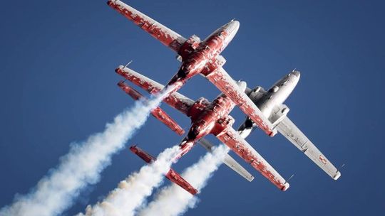 Takich pokazów lotniczych w Krośnie jeszcze nie było! W niedzielę Nocne Airshow