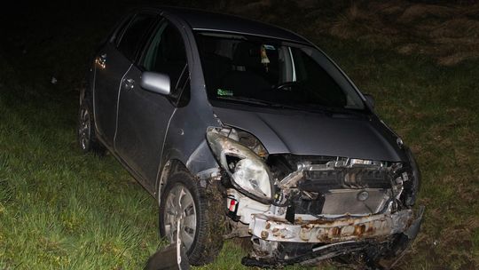Targowiska. 18-letni kierowca toyoty podczas wyprzedzania zderzył się z oplem
