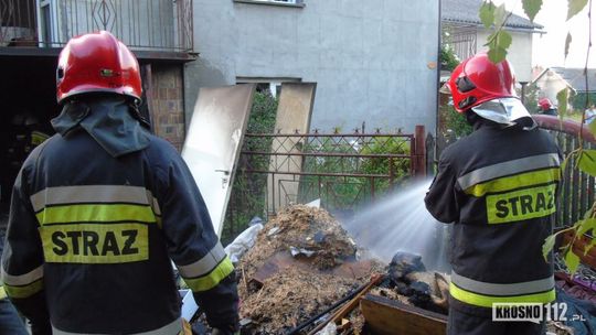 Targowiska: Palił się garaż, strażacy uratowali dom