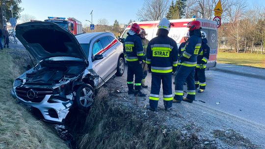 ? Targowiska: Zderzenie dwóch samochodów na Armii Krajowej