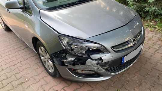 Targowiska. Zderzenie dwóch samochodów osobowych