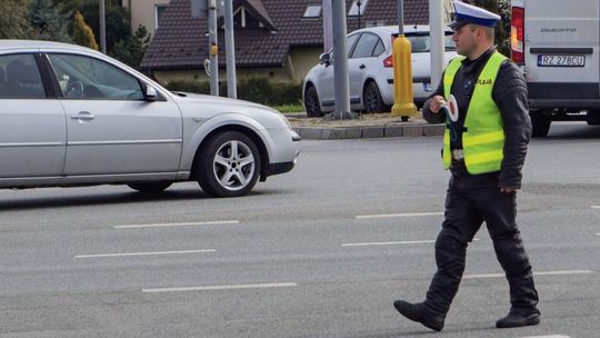 Telefon podczas jazdy i prawie promil alkoholu. 50-latek z Krosna odpowie przed sądem