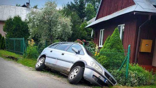 Teodorówka. Miał 3,5 promila, wjechał do rowu