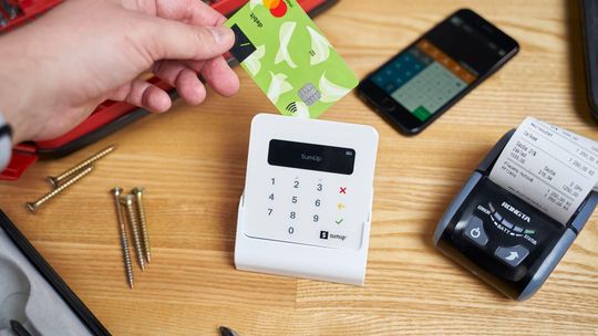 Terminal mobilny w biznesie – jak wybrać urządzenie dopasowane do Twoich potrzeb?