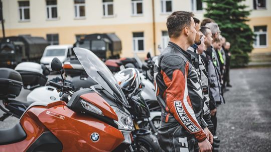 Terytorialsi wyruszyli na trzydniowy Rajd Motocyklowy Weteranów. Odwiedzą groby poległych kolegów