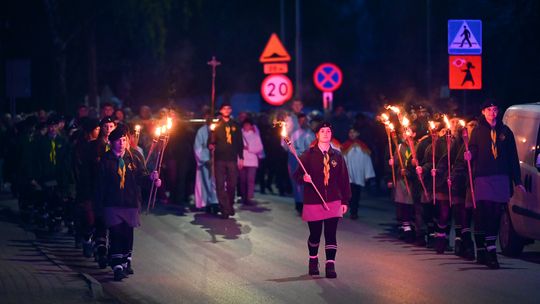 Tłumy wiernych na Drodze Krzyżowej ulicami miasta