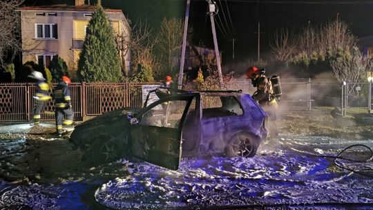 ? To 20-latek kierował volkswagenem, który spłonął w Świerzowej Polskiej. Był wtedy pijany