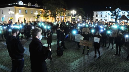 To był jeden z największych protestów w Krośnie. Ulicami miasta przeszło około 1000 osób!