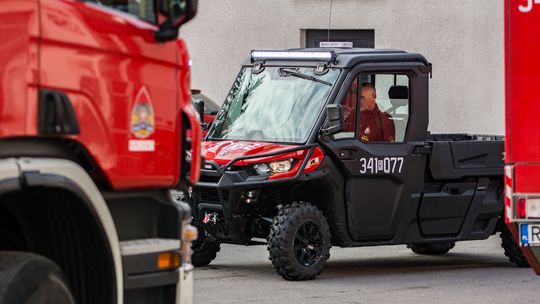 To nie wózek golfowy. Strażacy z Krosna mają nowy wielofunkcyjny pojazd typu UTV