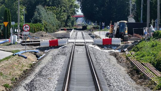 Tory wracają do Krosna! Ułożony pierwszy odcinek szyn