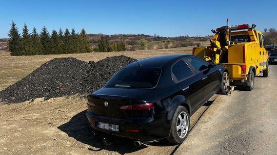Totalnie pijany kierowca jechał 156 km/h. W aucie przewoził 13-latka i pasażerów bez pasów