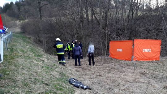 ? Tragedia pomiędzy Szklarami, a Królikiem Polskim. Nie żyje motocyklista