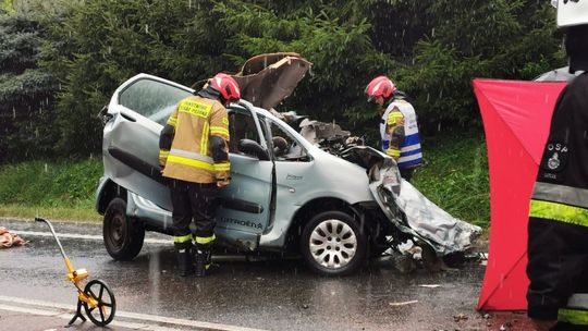 ? Tragiczny wypadek na DK19 w Lutczy. Zginął kierowca osobówki