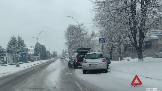 Trudne warunki na drogach. Seria kolizji