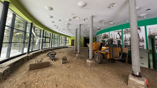 Trwa przebudowa pawilonu wystawowego w Bóbrce. Zakończono pierwszy etap prac